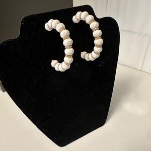 NWOT-White Hoop earrings with Elegant‎ Design
